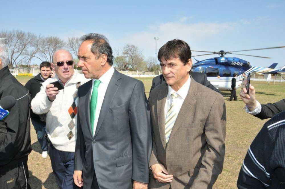 LLEG� EL GOBERNADOR. SE ENTREGARON 53 VIVIENDAS. SE INAUGUR� LA "NUEVA" ESCUELA T�CNICA Y GASPARINI RECIBI� UNA AMBULANCIA OKM PARA EL HOSPITAL