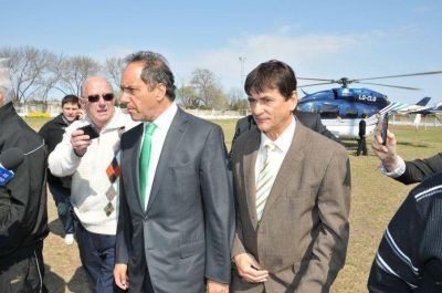 LLEG� EL GOBERNADOR. SE ENTREGARON 53 VIVIENDAS. SE INAUGUR� LA "NUEVA" ESCUELA T�CNICA Y GASPARINI RECIBI� UNA AMBULANCIA OKM PARA EL HOSPITAL
