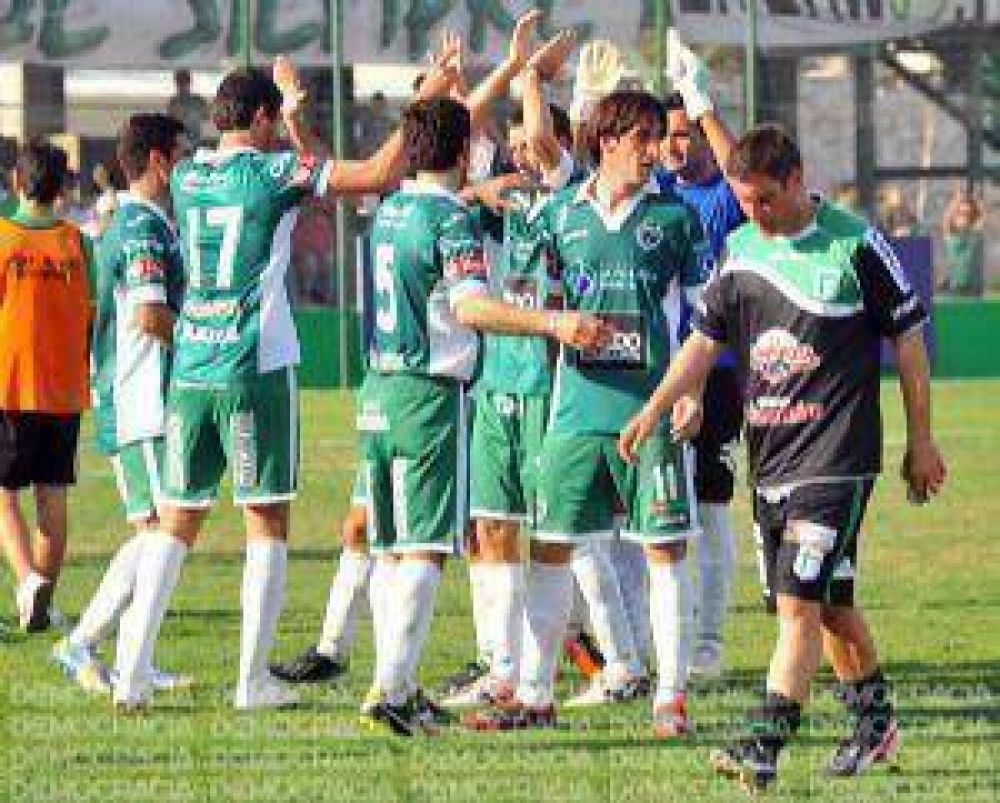 Sarmiento realiz� un gran segundo tiempo, gan� con comodidad y qued� �nico escolta