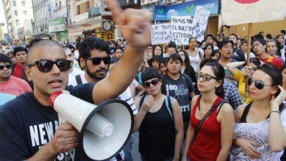 Pese a las promesas del Gobierno, los universitarios mantienen la protesta