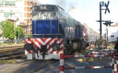 El Tren San Mart�n arroll� un auto y caus� un muerto en Palomar