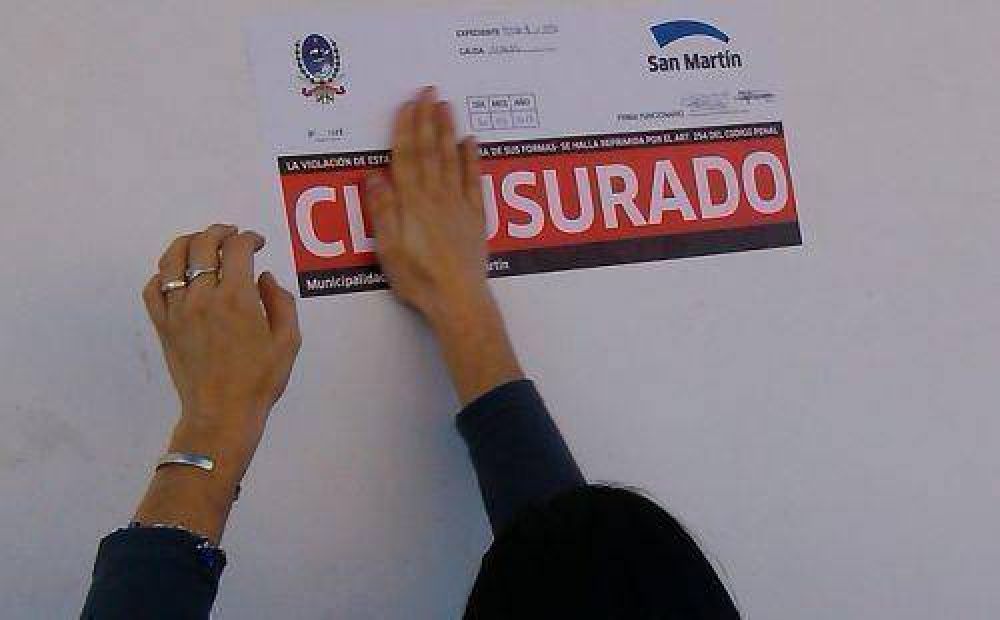Clausuraron un autoservicio de San Mart�n por ofrecer productos vencidos