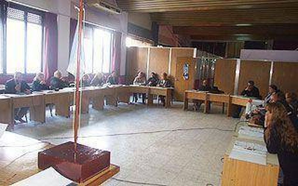 Echeverria: La seguridad fue el eje de los cruces en la sesi�n