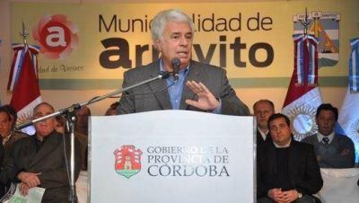 En el primer semestre de 2013, De la Sota acentu� discriminaci�n hacia intendentes K