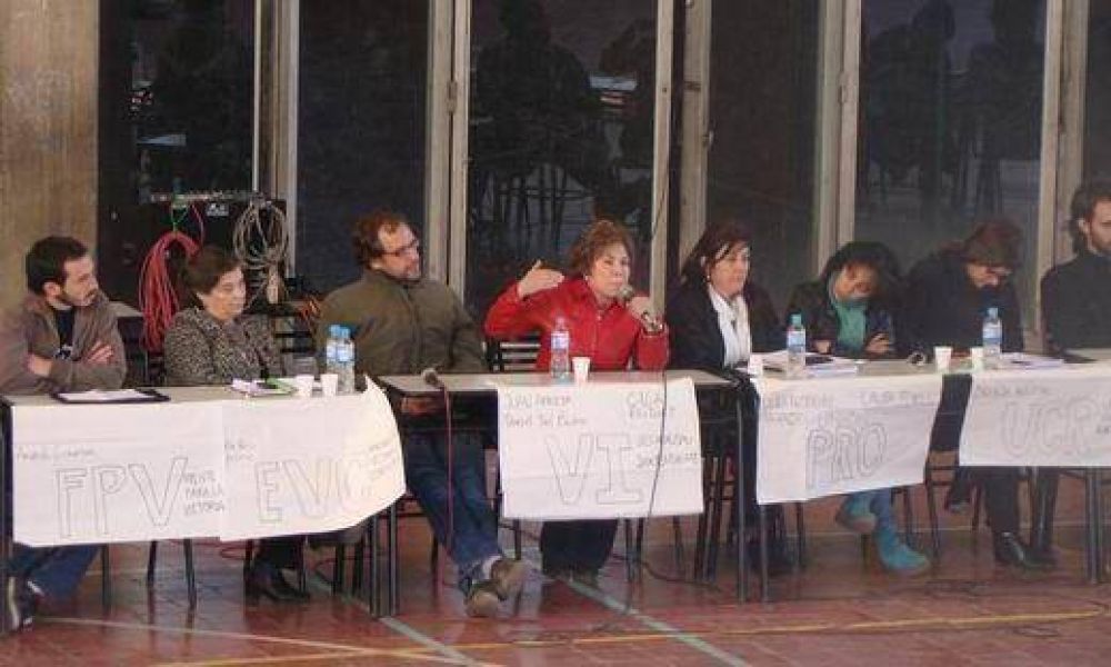 Estudiantes interpelaron a candidatos