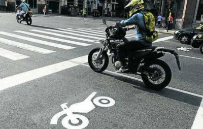 Nuevo orden en las esquinas: peat�n, moto y auto