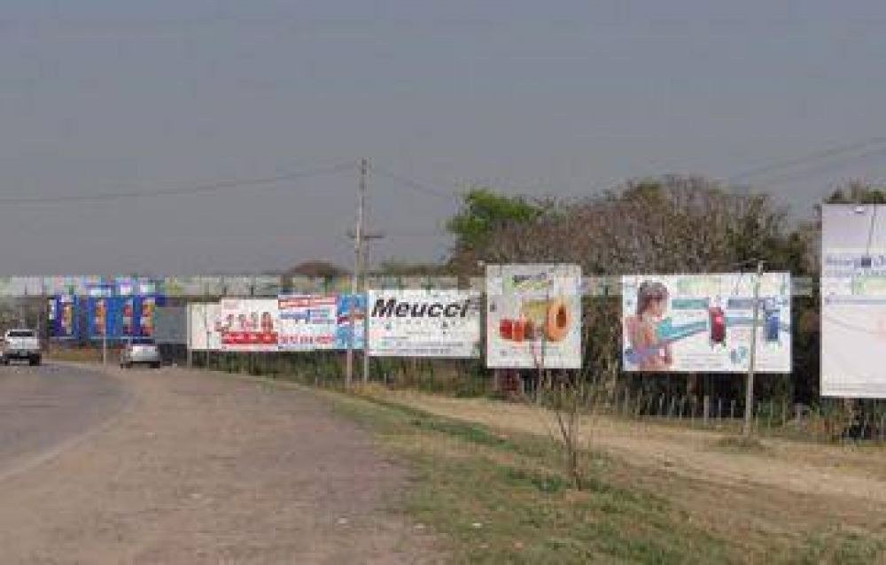 El Justicialismo dice que A�da Ayala autoriz� la instalaci�n de carteles que tapan el paisaje