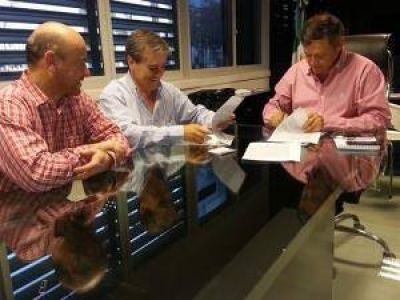 El IPDUV acord� con el municipio de Castelli la construcci�n de viviendas rurales