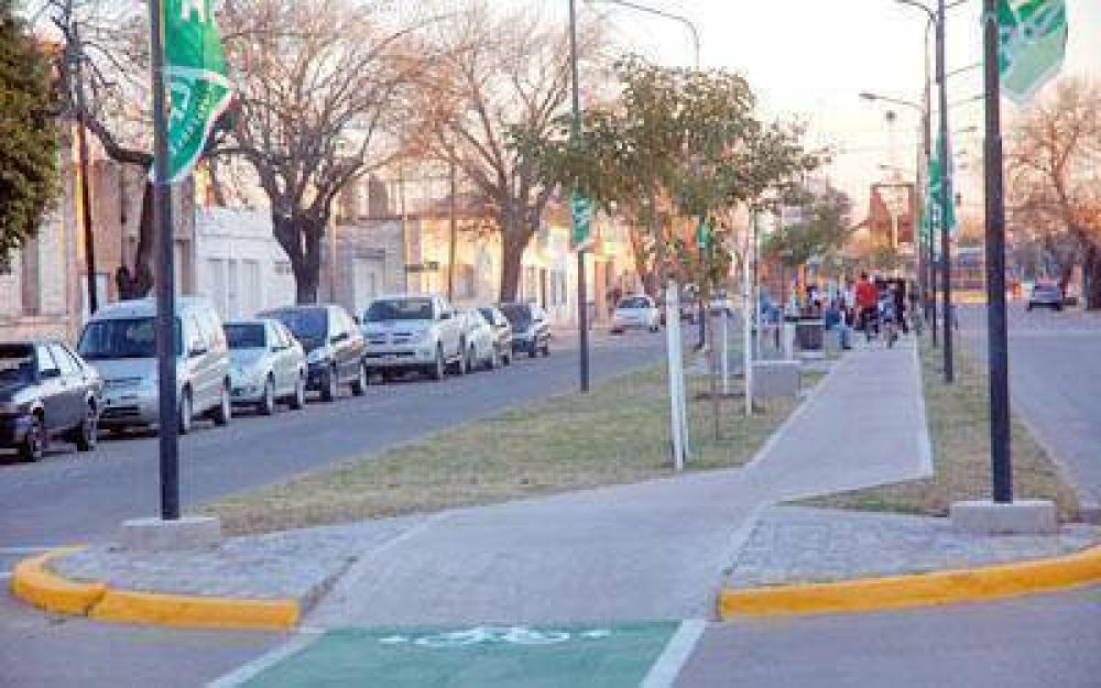 Pergamino: Intendente Guti�rrez inaugur� canteros en una avenida