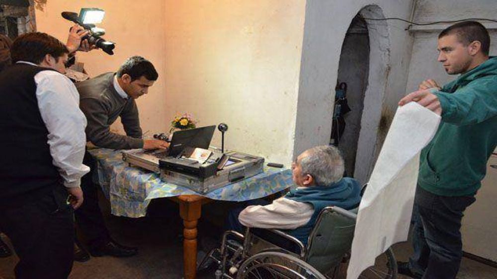 Contin�an haci�ndose los DNI a domicilio 