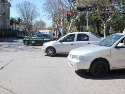 Los taxistas y remiseros creen que el bot�n antip�nico no sirve