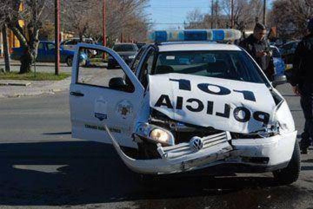 Choca patrullero que se dirig�a a incendio