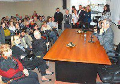 Nelson Castro inaugur� la Feria del Libro de Jun�n