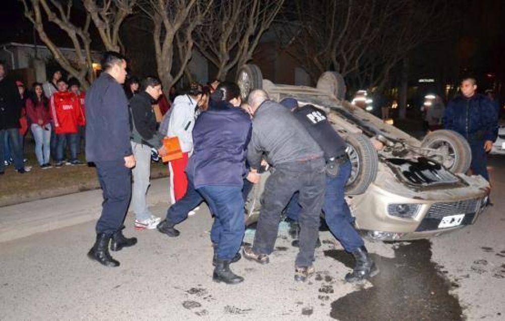 Un herido en choque y vuelco