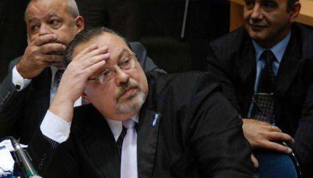 El proceso de investigaci�n al ex ministro Daniel Peralta seguir� en la instancia penal