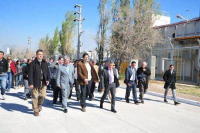 El Gobierno inaugur� 850 metros de pavimento en el Parque Industrial Norte
