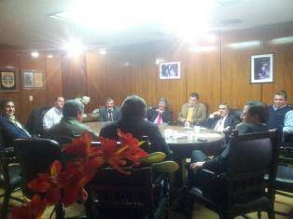 Alperovichistas y amayistas maquillan la interna