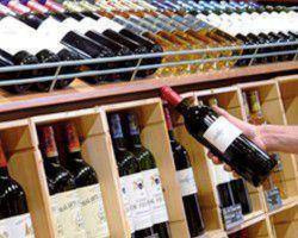 Vi�ateros dicen que ganan el 4,6% del precio que el vino tiene en g�ndola
