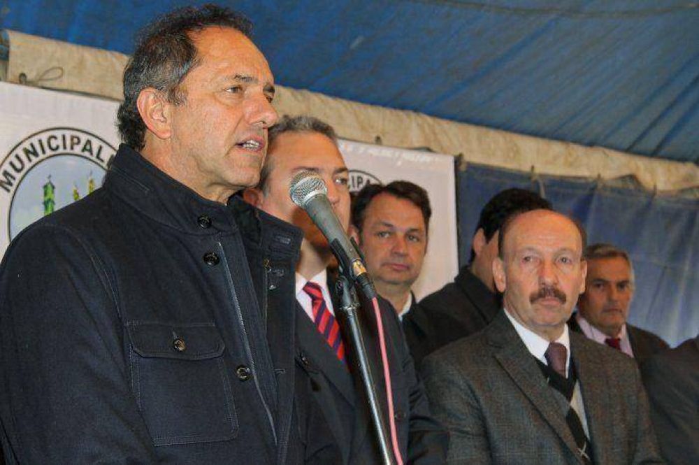 Inza particip� de una serie de actividades en Tapalqu� junto al Gobernador Daniel Scioli