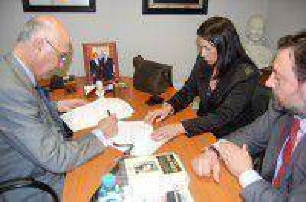 Gorosito firm� convenio para la creaci�n del Centro de Atenci�n a la V�ctima