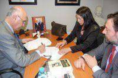 Gorosito firm� convenio para la creaci�n del Centro de Atenci�n a la V�ctima