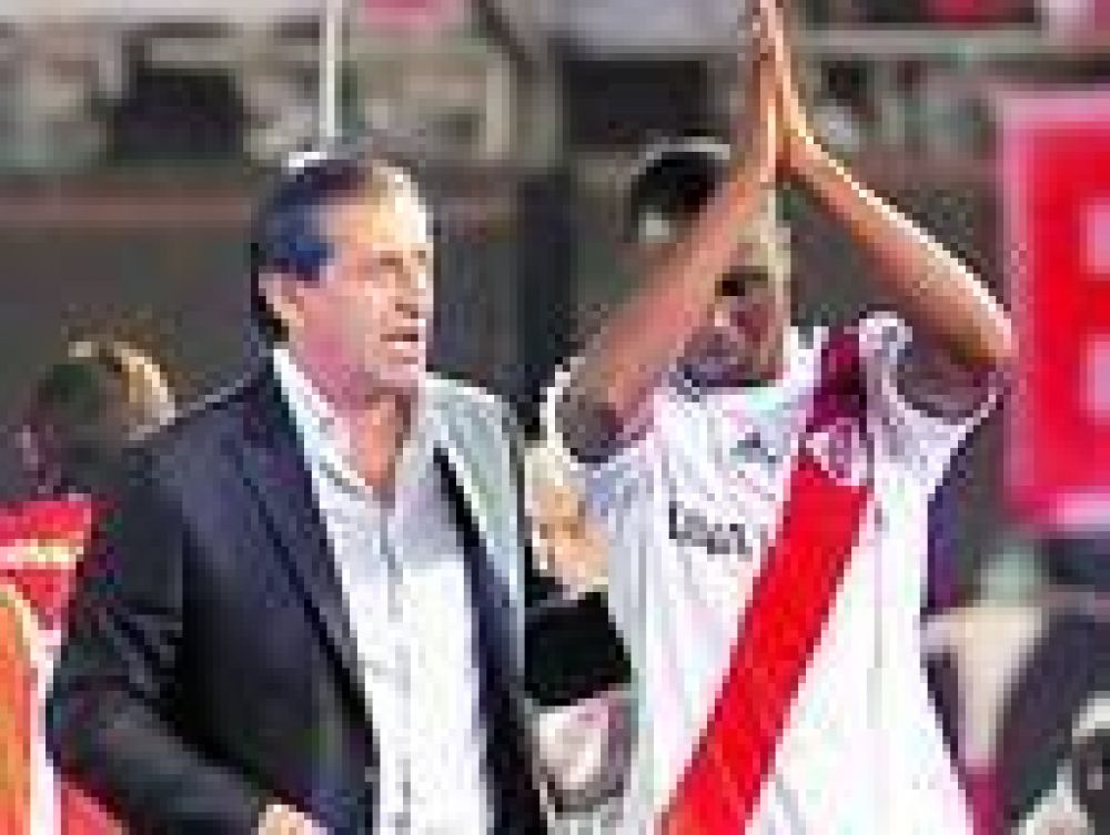 Ram�n D�az cambi� la defensa y corri� a Balanta al lateral