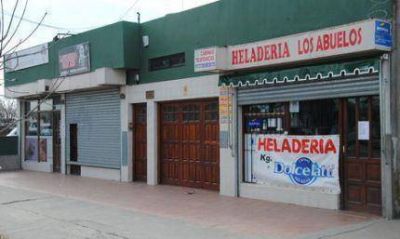 Vecinos de 180 y Alvarado cansados de los asaltos se arman: o se defienden o cierran sus negocios