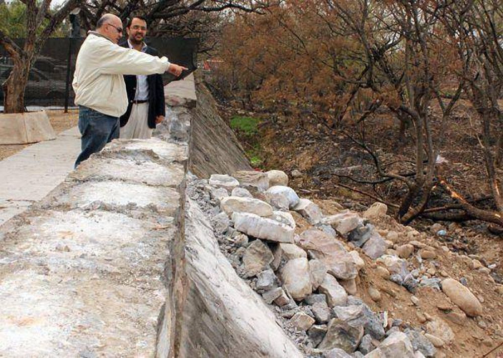 Iniciaron la construcci�n del octavo puente sobre el R�o Chico