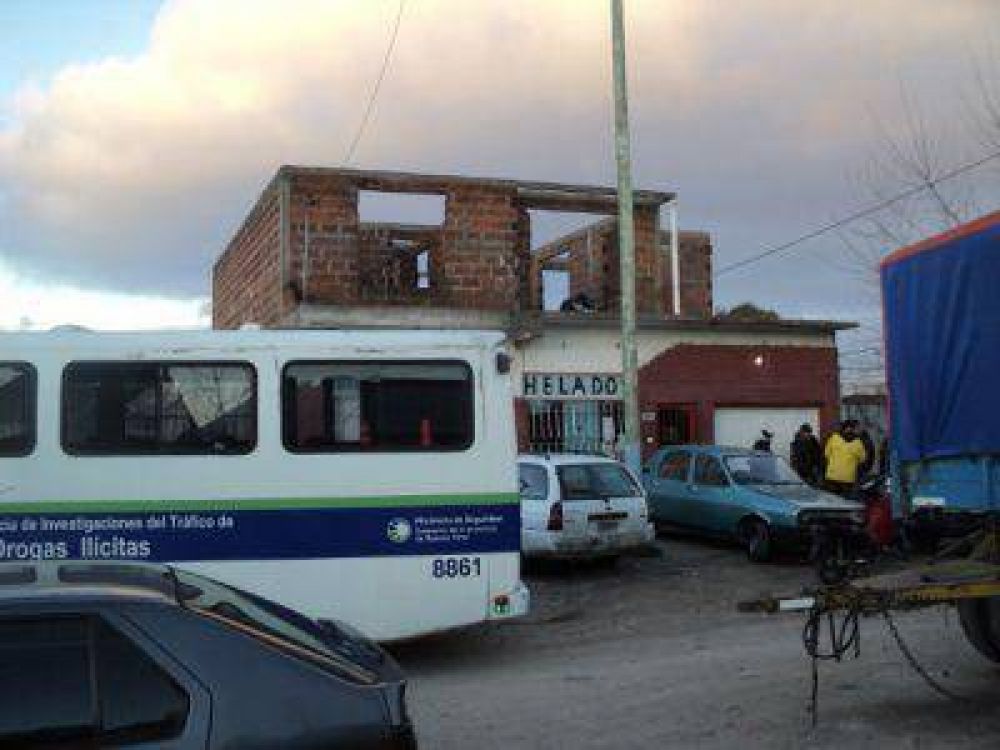 FRACCIONABAN Y VENDIAN COCAINA B� MARTILLO