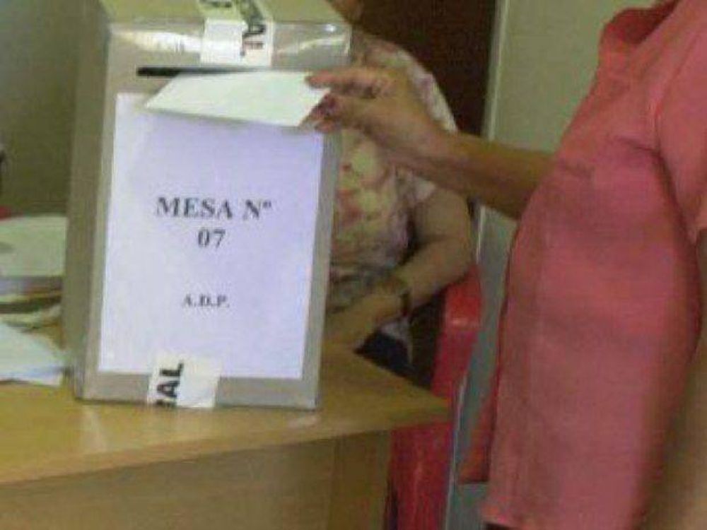 S�lo hay 17 mesas para que voten m�s de 15 mil docentes
