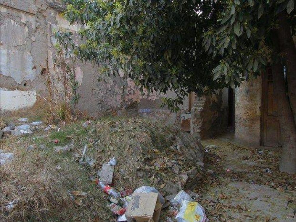 Vecinos del microcentro piden la erradicaci�n de un bald�o