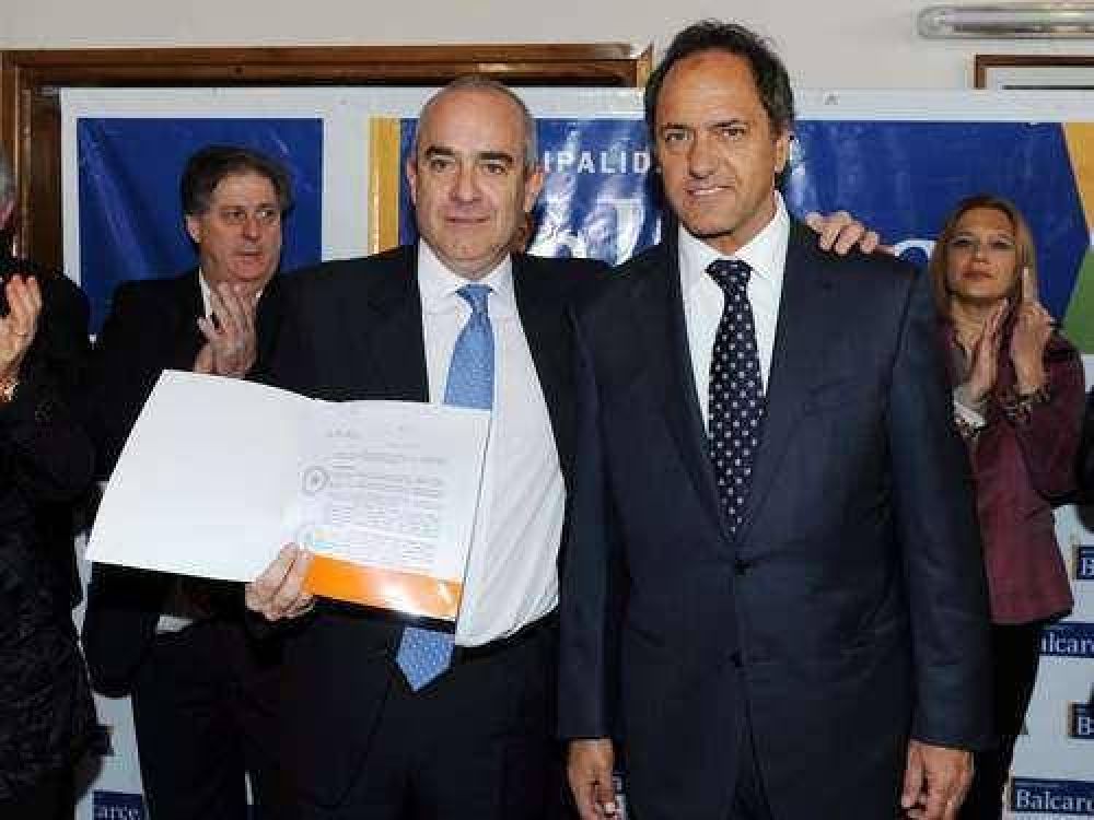 Scioli formul� anuncios y entreg� aportes para Balcarce