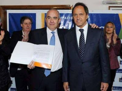 Scioli formul� anuncios y entreg� aportes para Balcarce