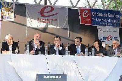 El ministro Tomada destac� lo hecho en trabajo y educaci�n desde Santiago
