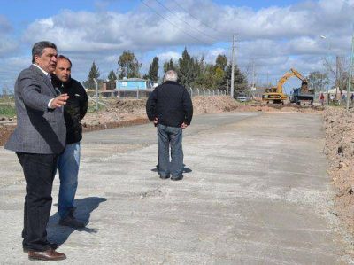 Slezack recorri� las obras que se realizan en Avenidas Mitre