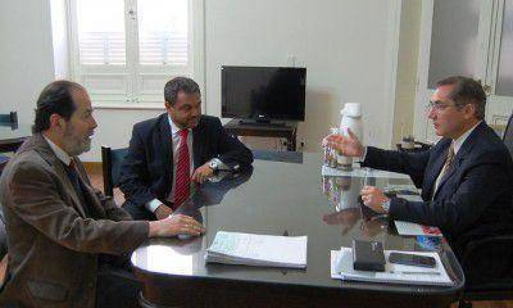 Aranda se disculp� con un diputado dem�crata por atribuirse la autor�a de una ley