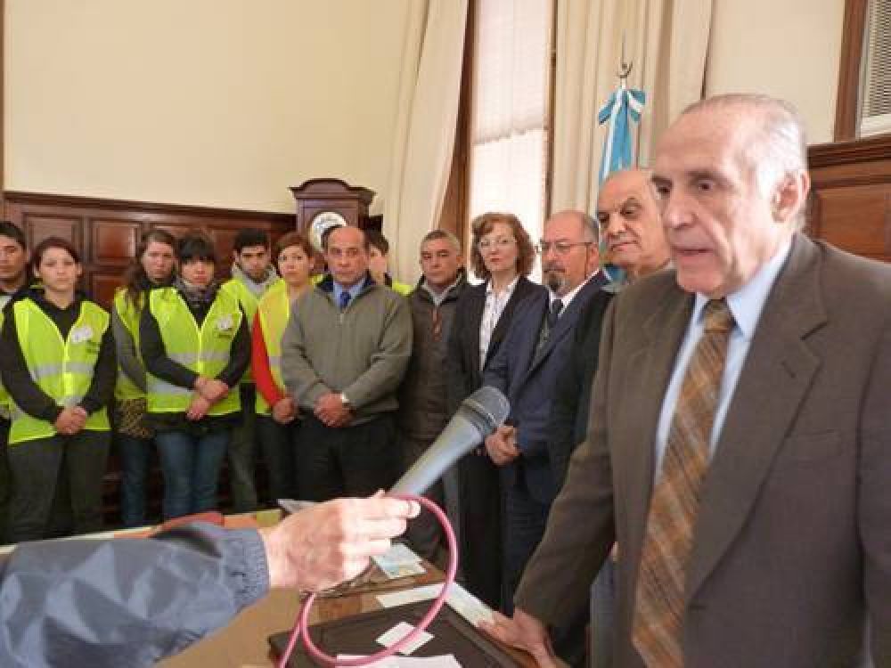 Capacitan a j�venes que ser�n pasantes como inspectores de tr�nsito: cursos te�ricos y pr�cticas en las calles