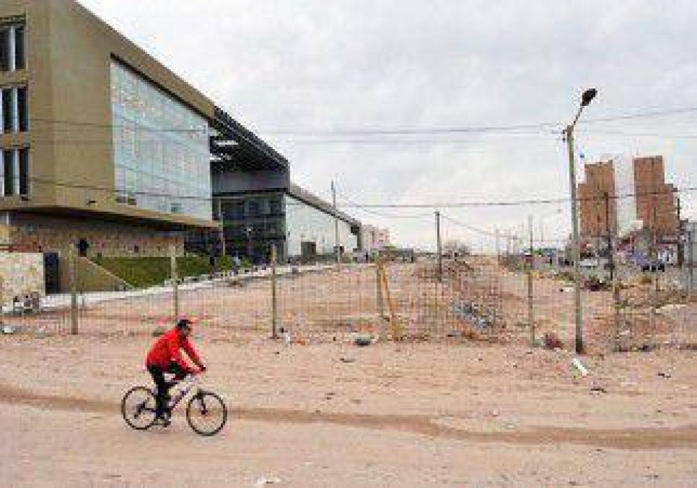Por los destrozos, har�n un muro de defensa en la Ciudad Judicial 