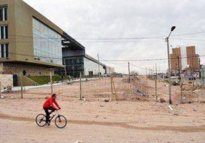 Por los destrozos, har�n un muro de defensa en la Ciudad Judicial 