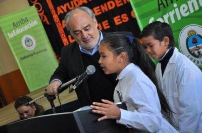 Antes de seguir a otras localidades, Ricardo entreg� 100 viviendas