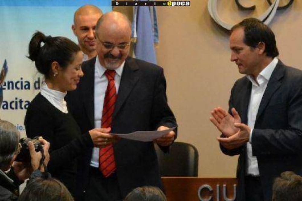 Capacitaci�n a j�venes y visita a obras en la ciudad