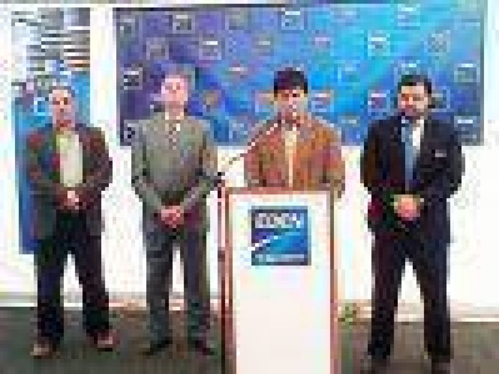 El Intendente Municipal de Roque P�rez, Juan Carlos Gasparini, presente en una importante inauguraci�n de la Nueva Estaci�n Transformadora de Energ�a Roque P�rez II