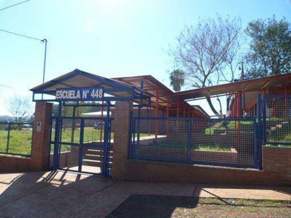 Ober�: alumnos filmaron a tres chicas que dieron una golpiza y le cortaron con una navaja a otra menor por �ser linda�