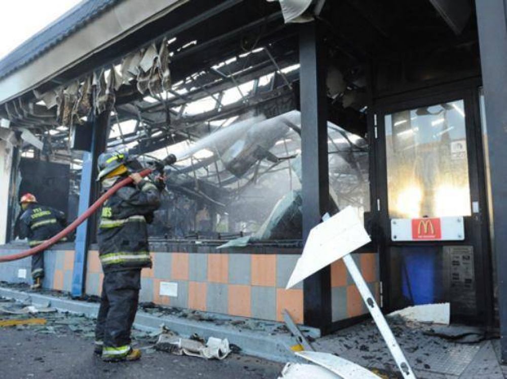 Por tercera vez se incendia un local de McDonald's en Rosario
