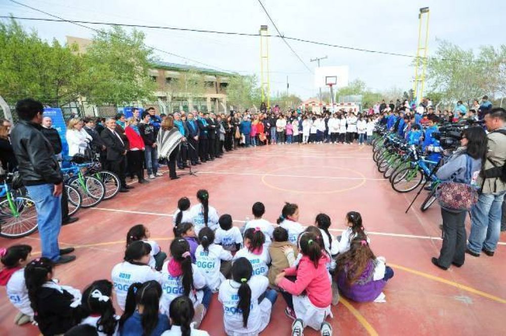 Inauguraron tres playones polideportivos en escuelas de San Luis