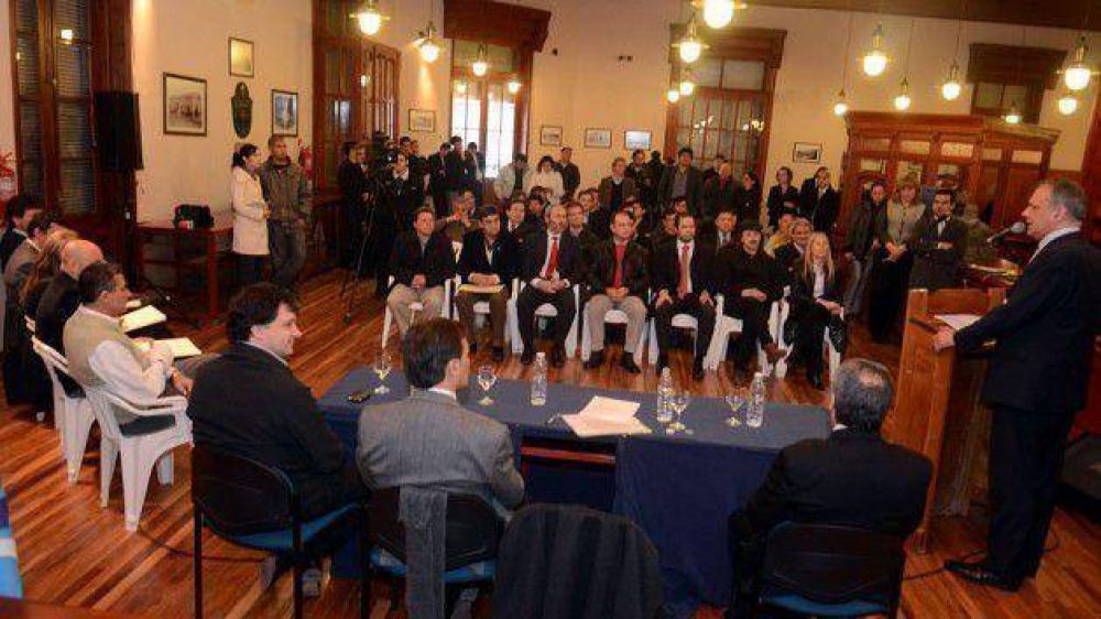 Provincia transfiri� fondos para obras a siete municipios y comunas de la Comarca VIRCh-Vald�s
