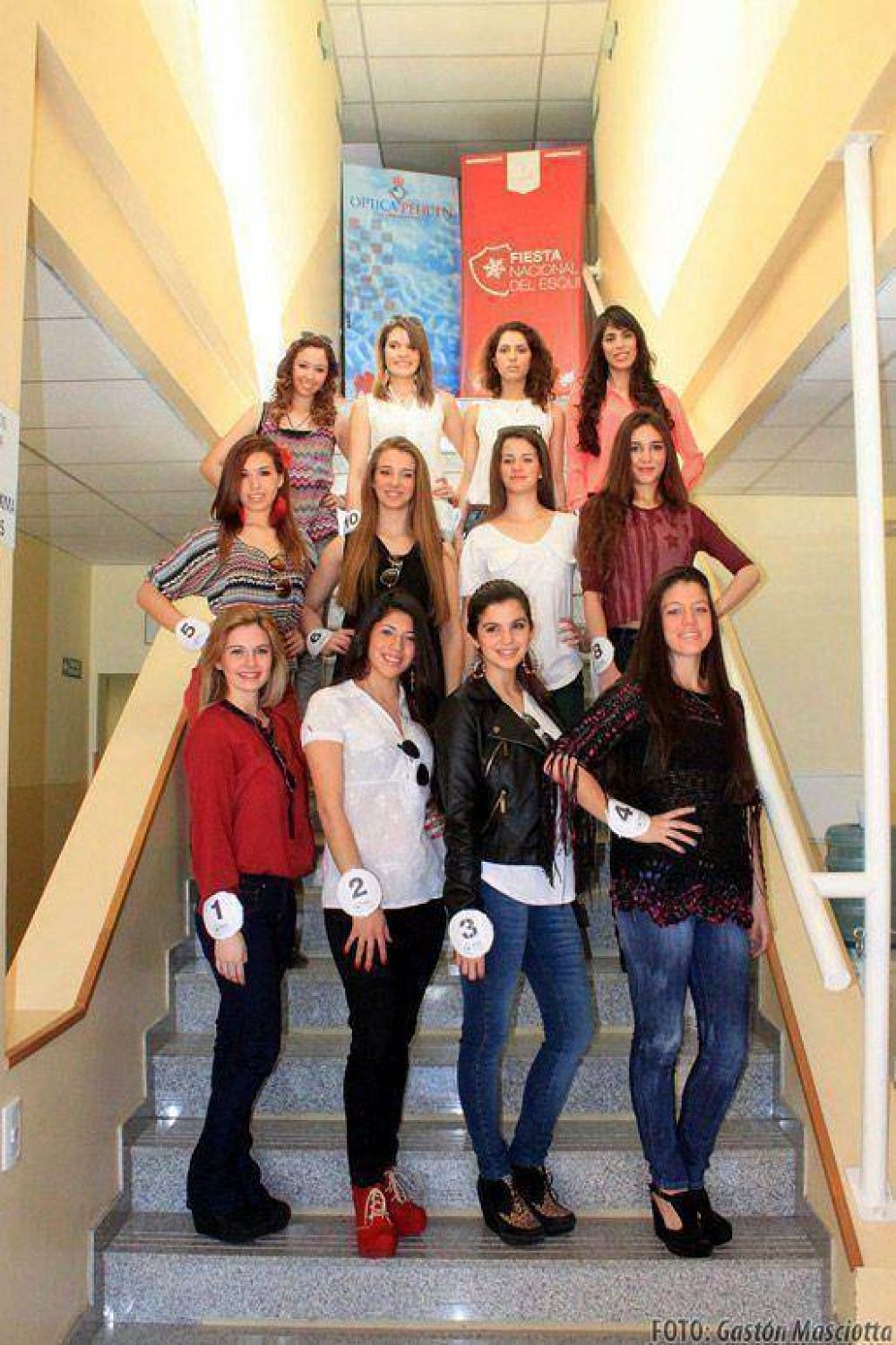 Candidatas a Reina se presentan en La Hoya