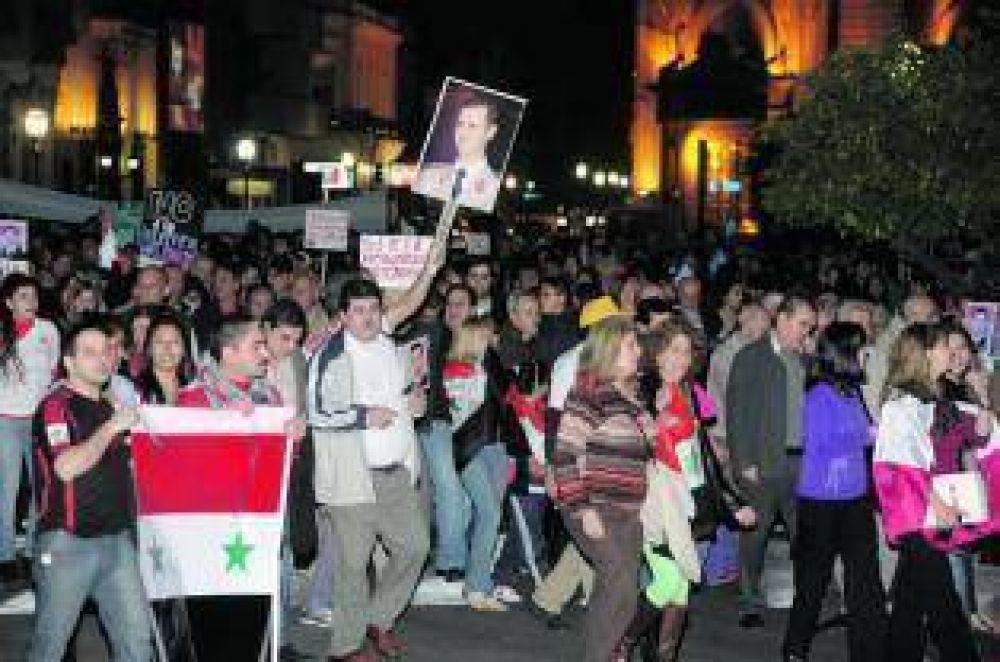 Marcha en Tucum�n contra la intervenci�n de EEUU en Siria