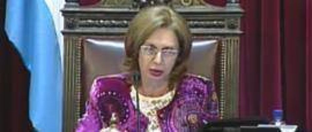Senado: Cano reclam� por los despedidos en la Caja Popular y la presidenta Betty perdi� los estribos
