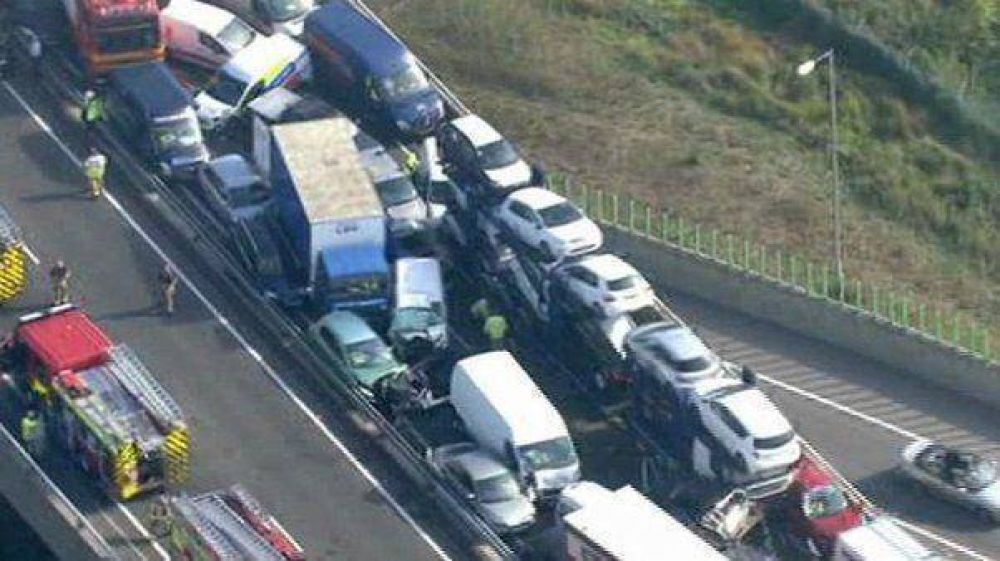 Masivo choque en cadena al sur de Londres deja 200 heridos